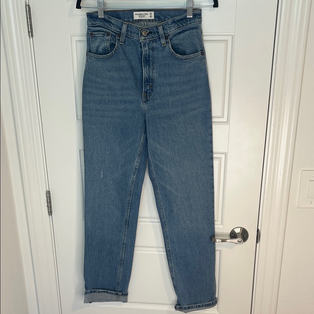 Abercrombie & Fitch The 90s Straight Ultra High Rise Classic Blue Jeans